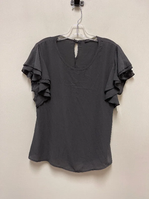 Top Short Sleeve By Clothes Mentor In Grey, Size: S